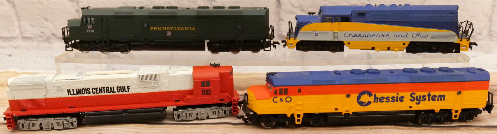 Group Lot of 4 HO Gauge Trains (1 of 9)