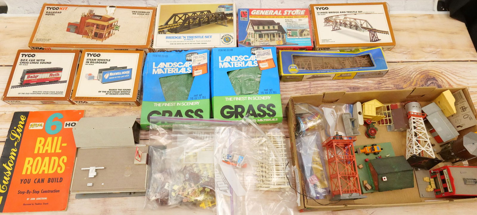 Large Lot of HO Gauge Train Accessories (1 of 6)