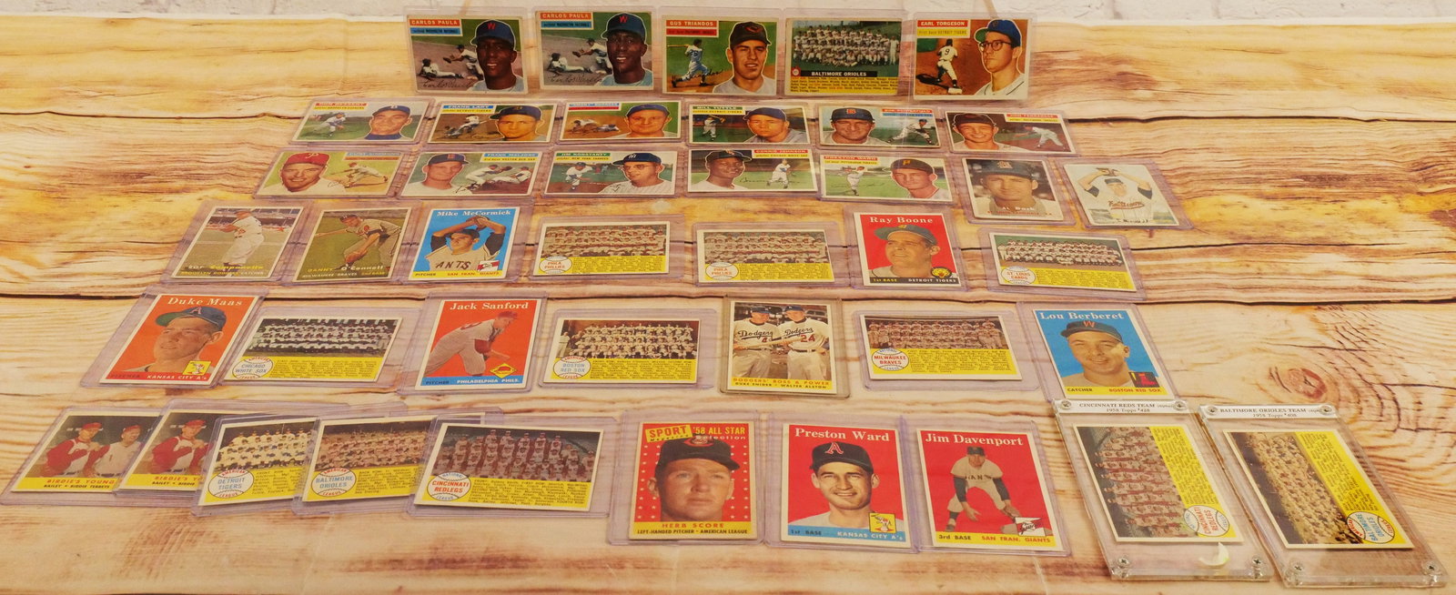 Lot of 40 Vintage Baseball Cards (1 of 19)