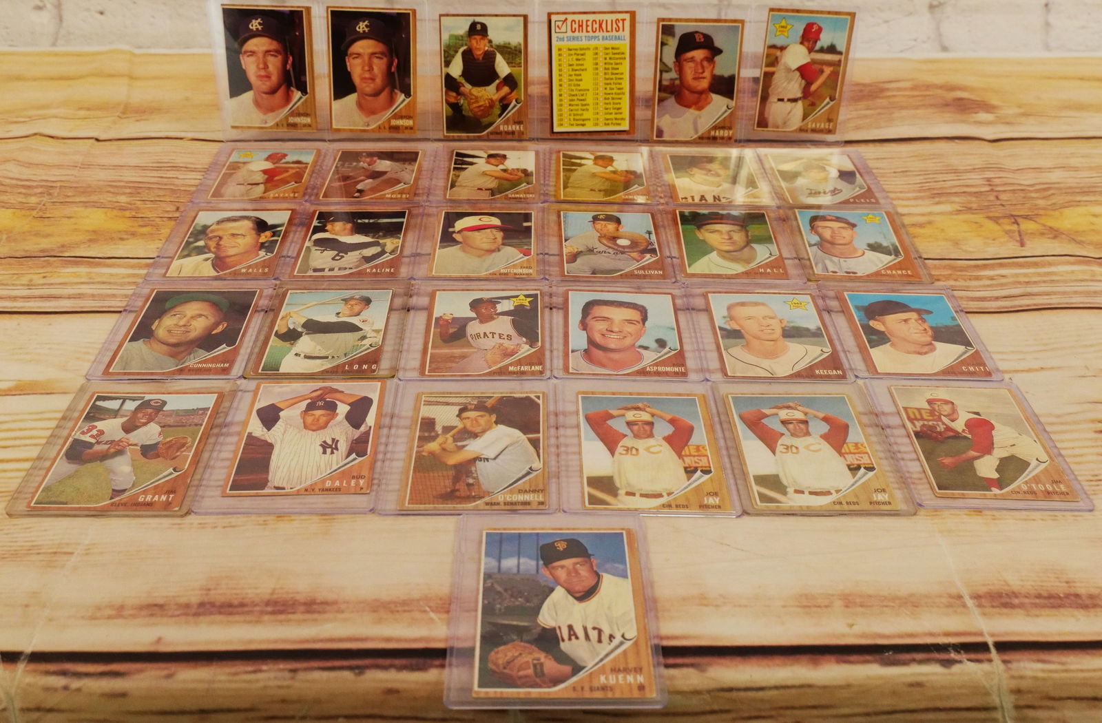 Lot of 31 Topps 1962 Baseball Cards (1 of 15)