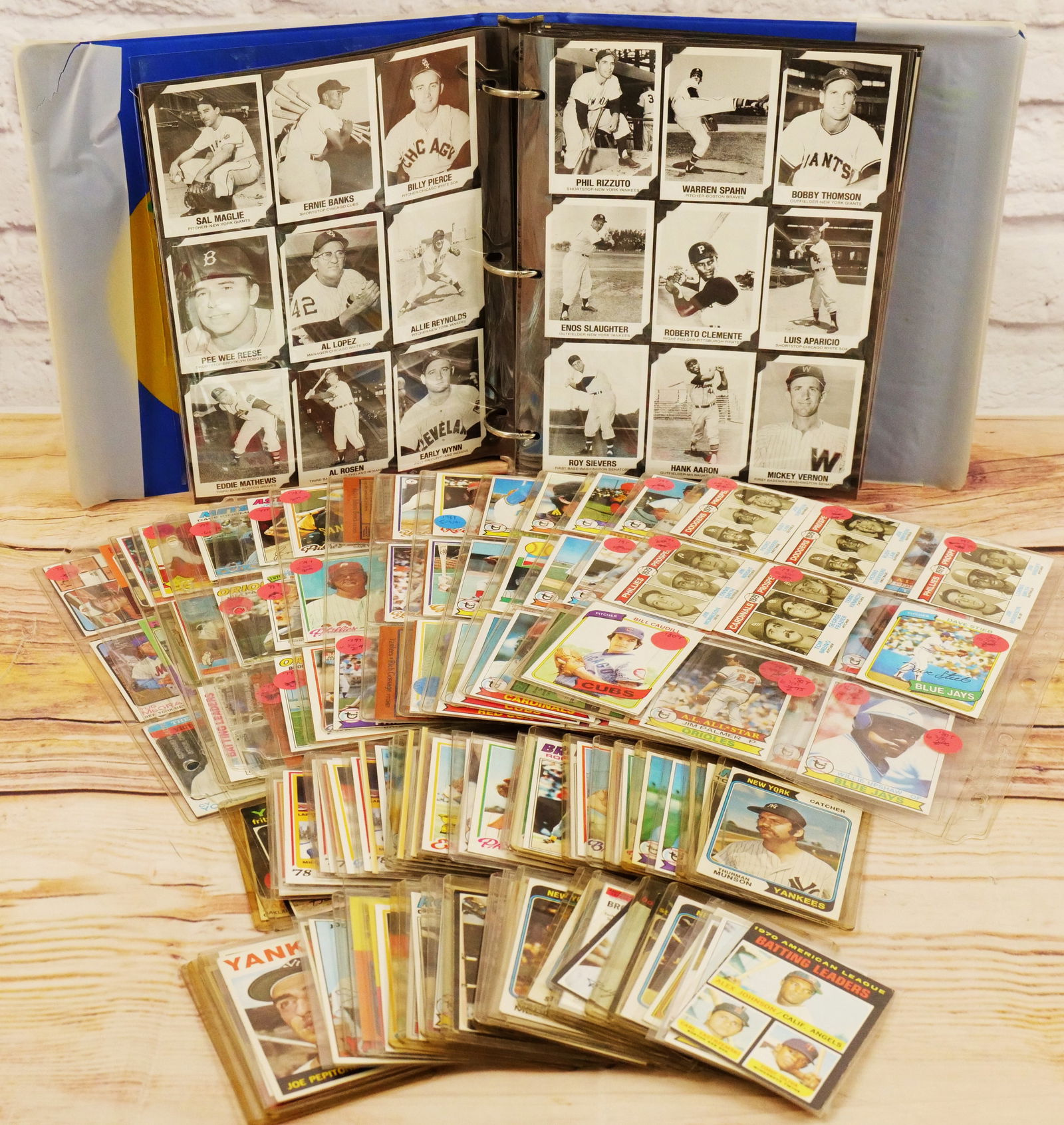 Large Lot of 1970's Baseball Cards (1 of 19)
