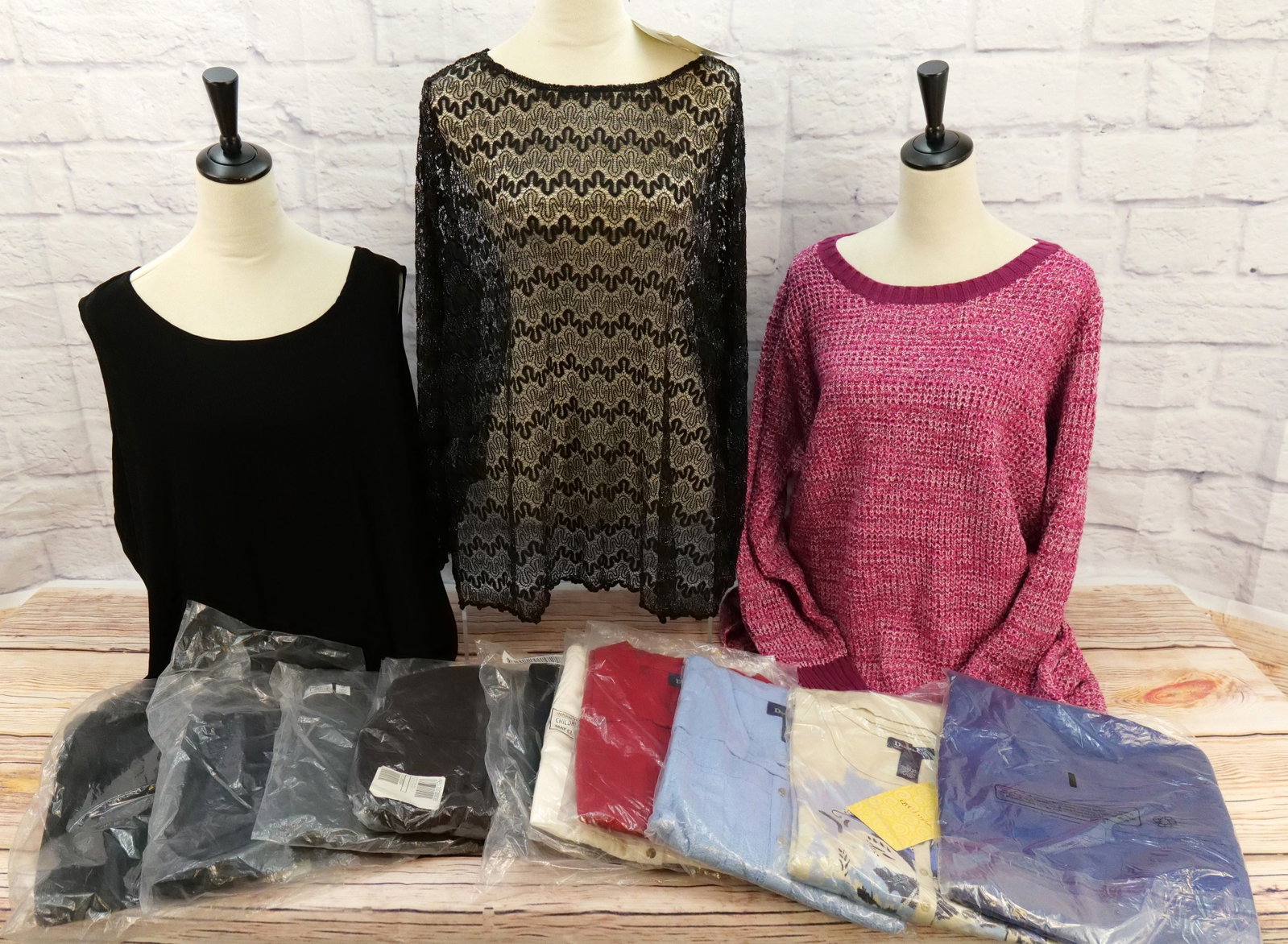 Large Lot of Ladies QVC Clothing: Large Lot of Ladies QVC Clothing including Designers such as Susan Graver, Denim & Company, CitiKnits, and Lori Goldstein. All size 2X. Lot includes Stretch Pants, Capris, Tunics, Pants, Button Ups, F