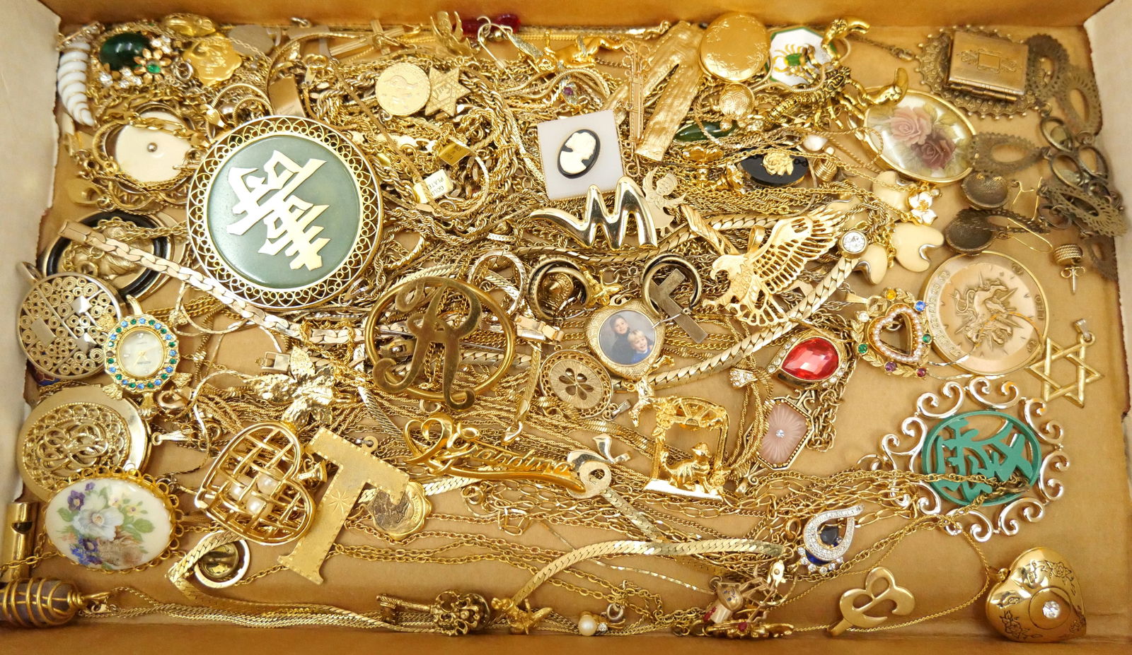 Lot of Gold Tone Jewelry (1 of 10)