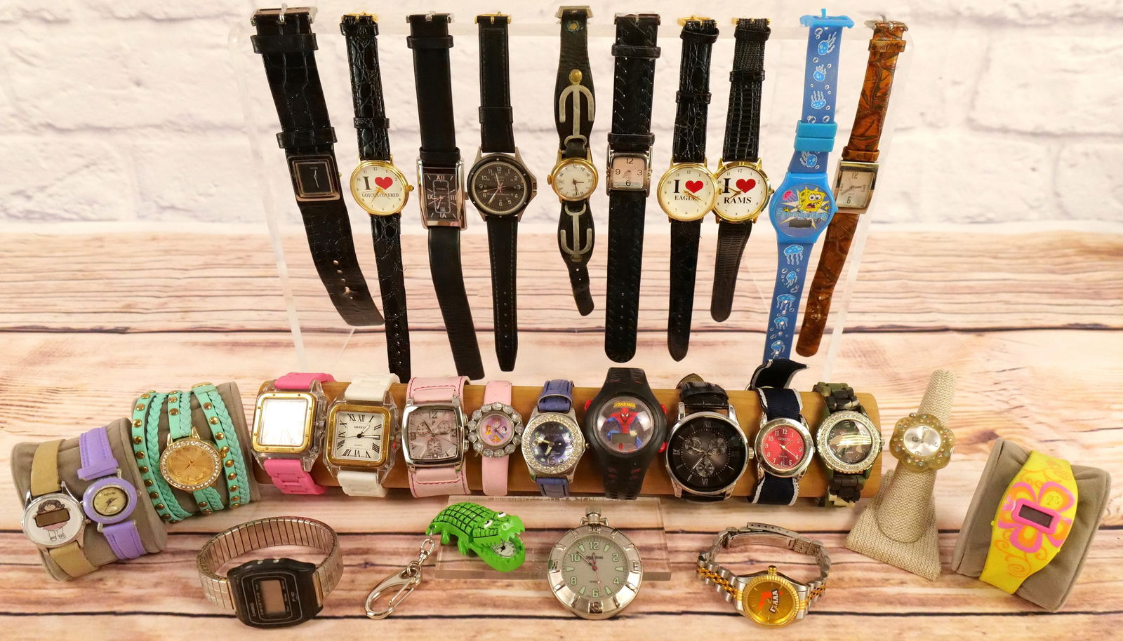 Lot of Men's and Women's Watches: Lot of Men's and Women's Watches including Sports Teams, Disney, Geneva, Timex and More. All invoices must be paid within 24 hours of the sale. We offer multiple shipping options besides the Liveaucti