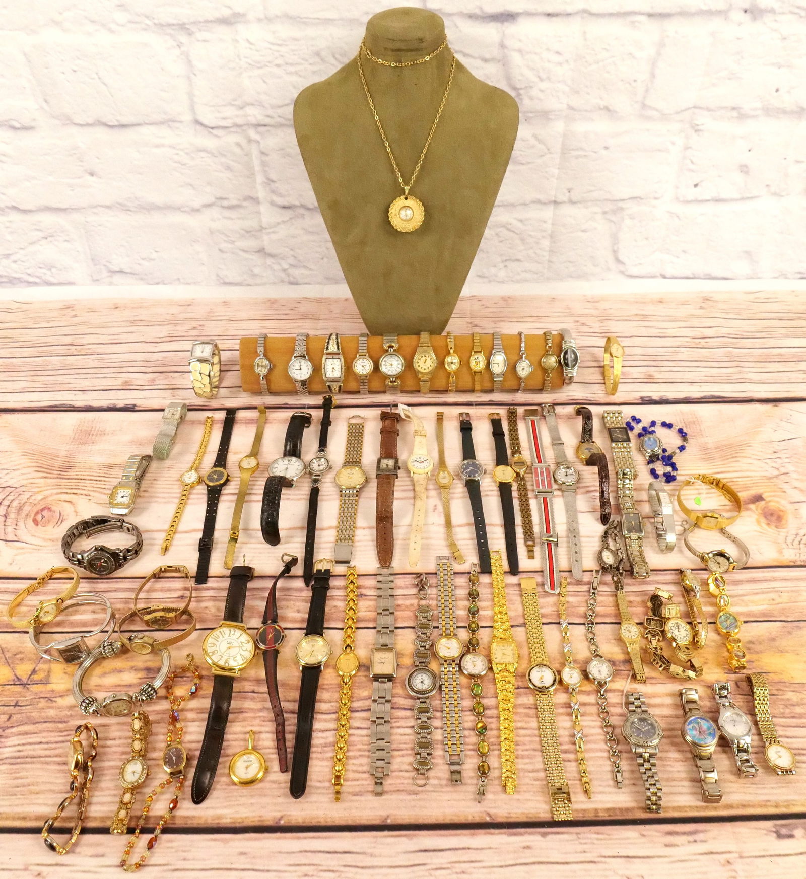 Large Lot of Ladies Watches: Large Lot of Ladies Watches including Anne Klein, Geneva, Fossil, Sergio Balenti, Timex and More. All invoices must be paid within 24 hours of the sale. We offer multiple shipping options besides the