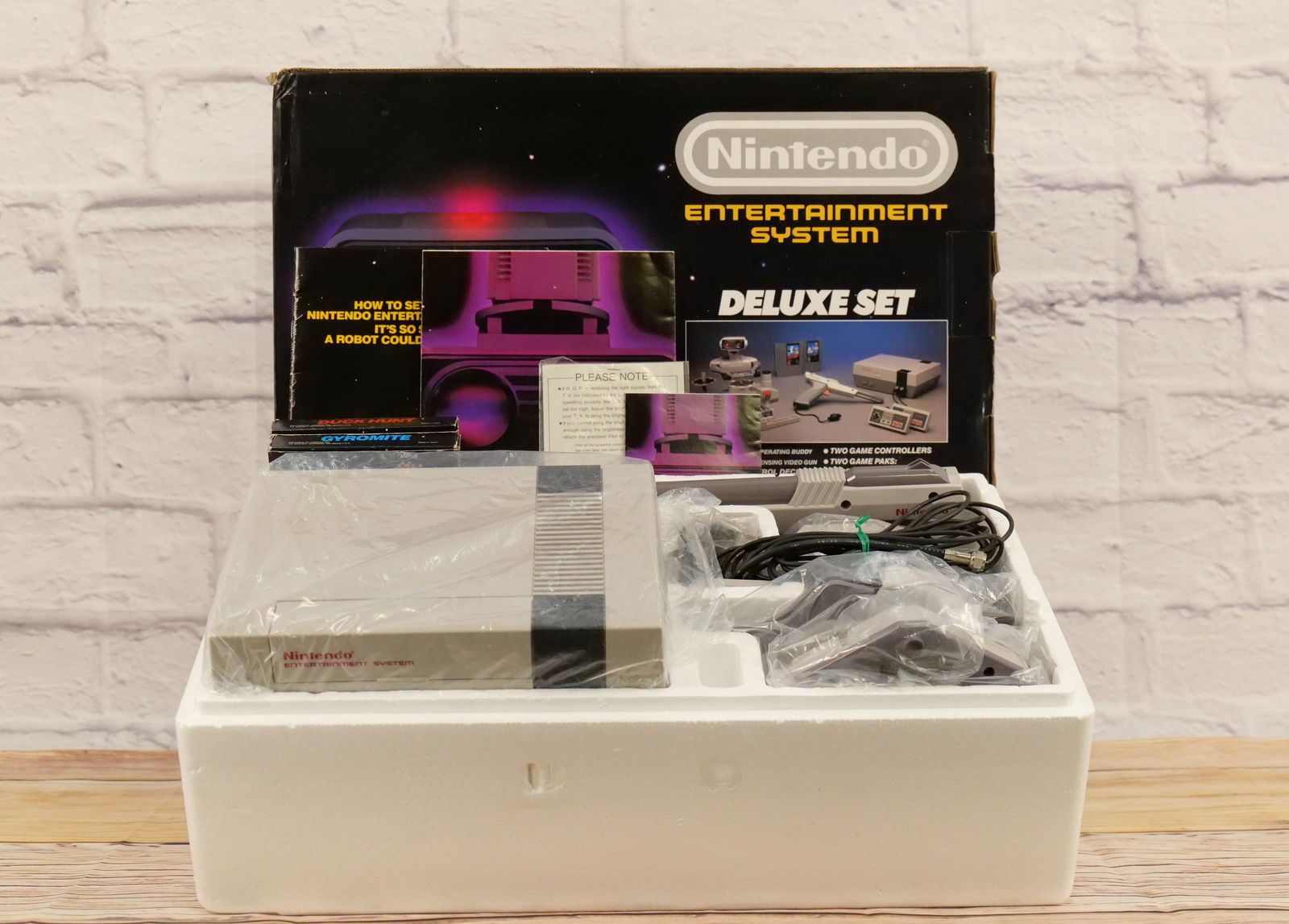 Nintendo Entertainment System Deluxe Set in Box (1 of 4)