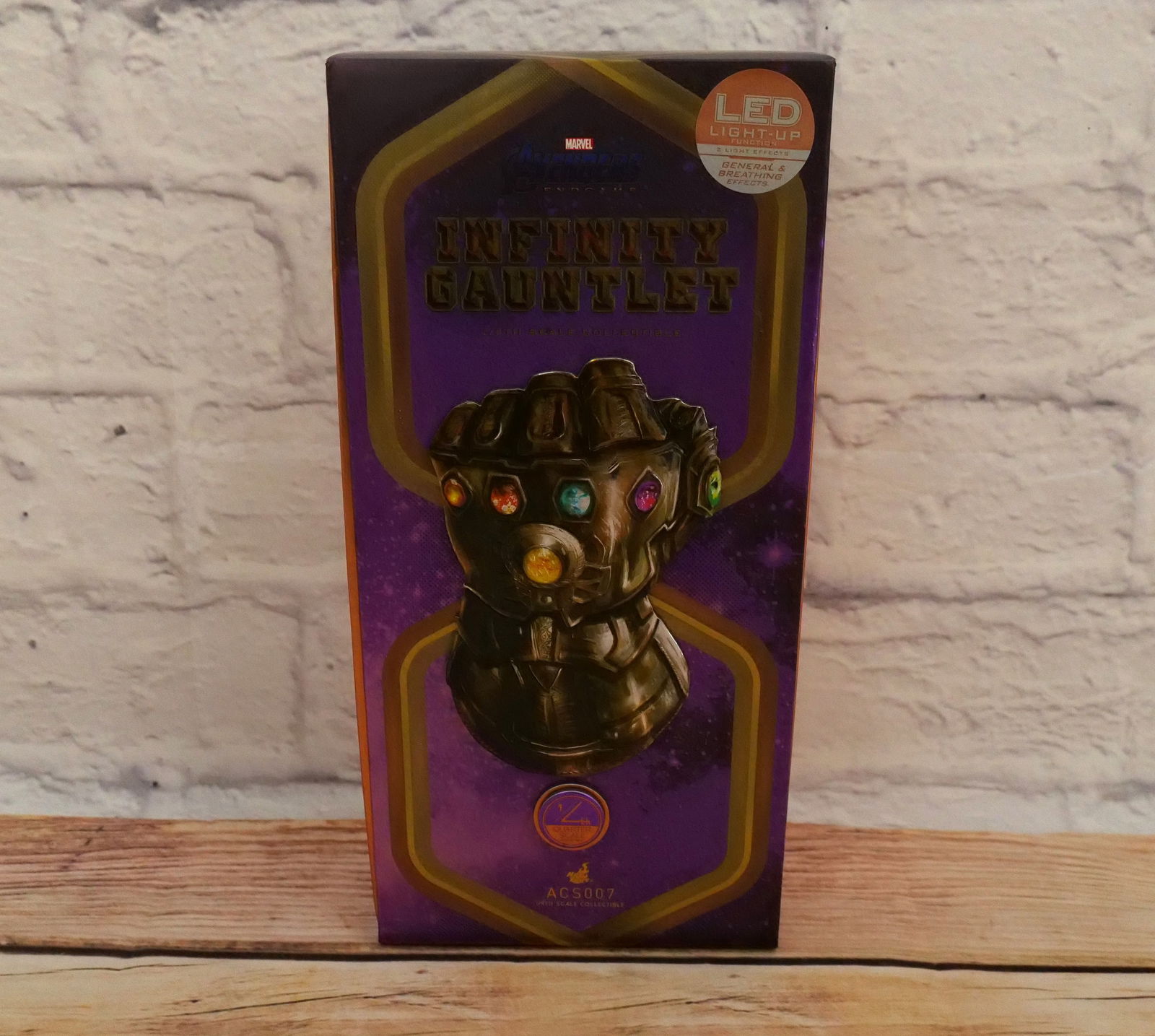 Hot Toys Marvel Avengers Endgame Infinity Gauntlet (1 of 7)