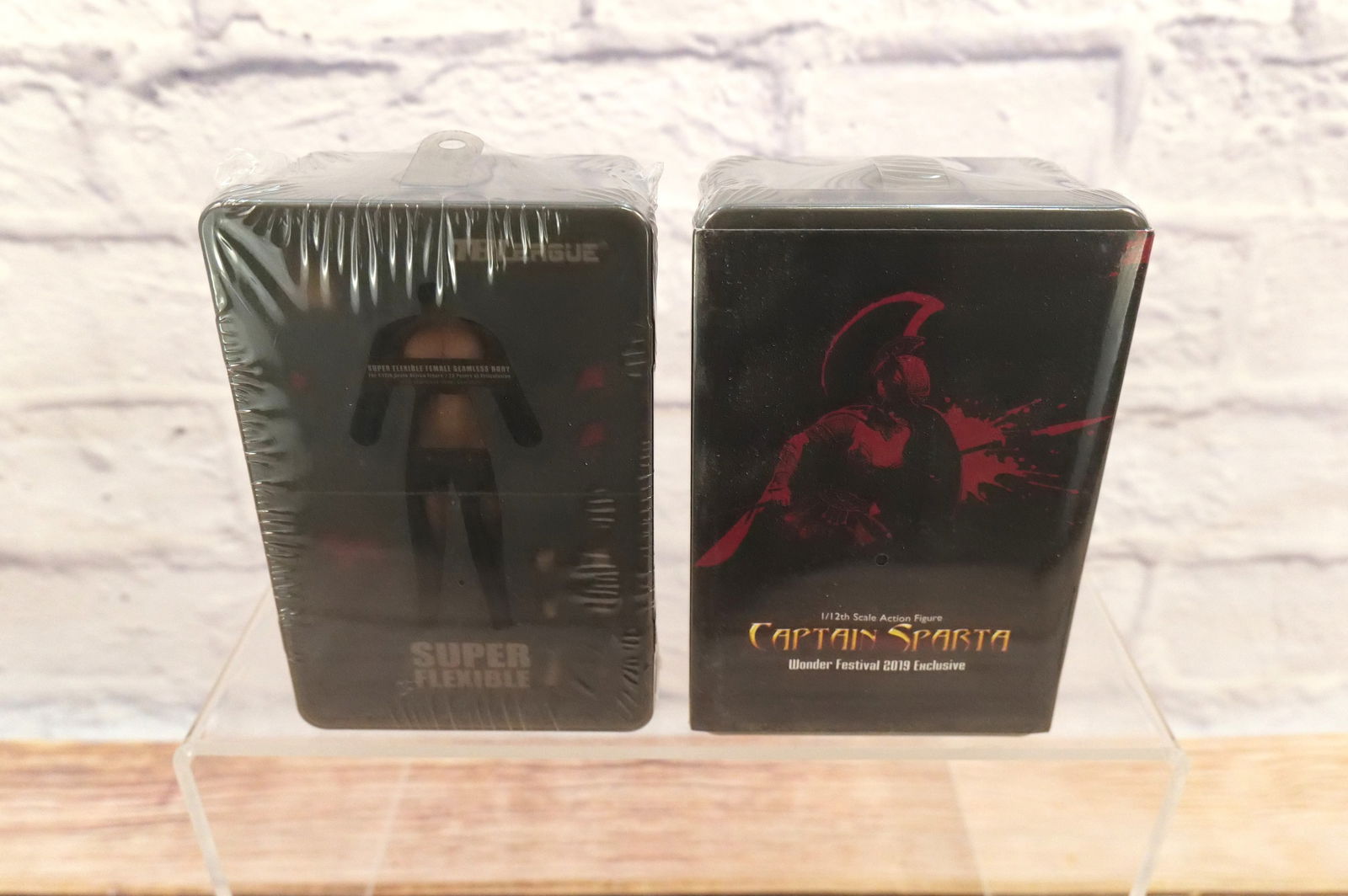 Lot of 2 TBLeague 1:12 Scale Figures (1 of 6)
