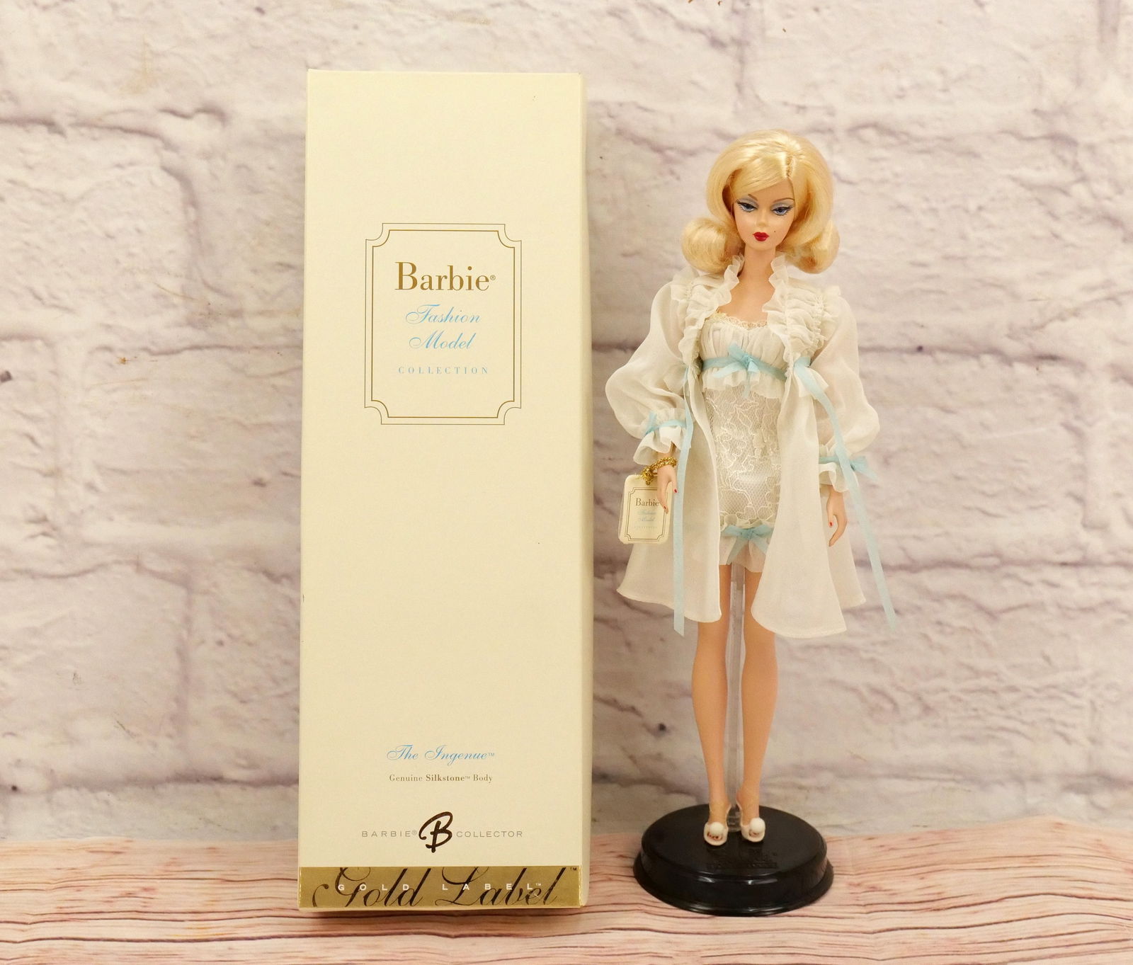 Silkstone The Ingenue Barbie Doll (1 of 10)