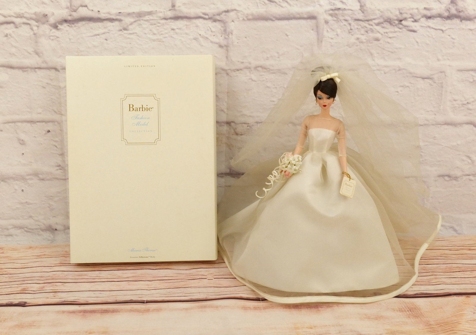 Silkstone Maria Theresa Barbie Doll (1 of 9)