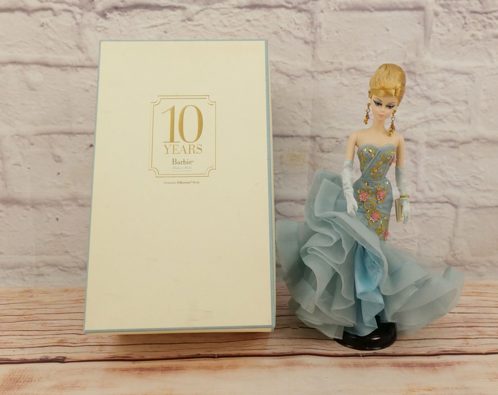 Silkstone 10 Year Anniversary Tribute Barbie Doll (1 of 9)
