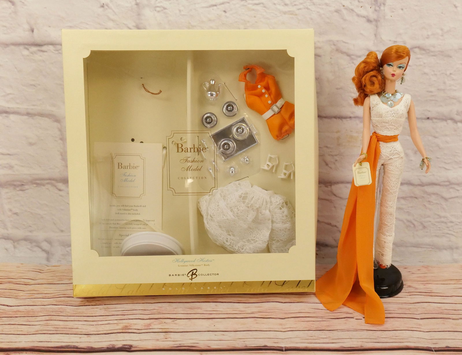 Silkstone Hollywood Hostess Barbie Doll Giftset (1 of 9)