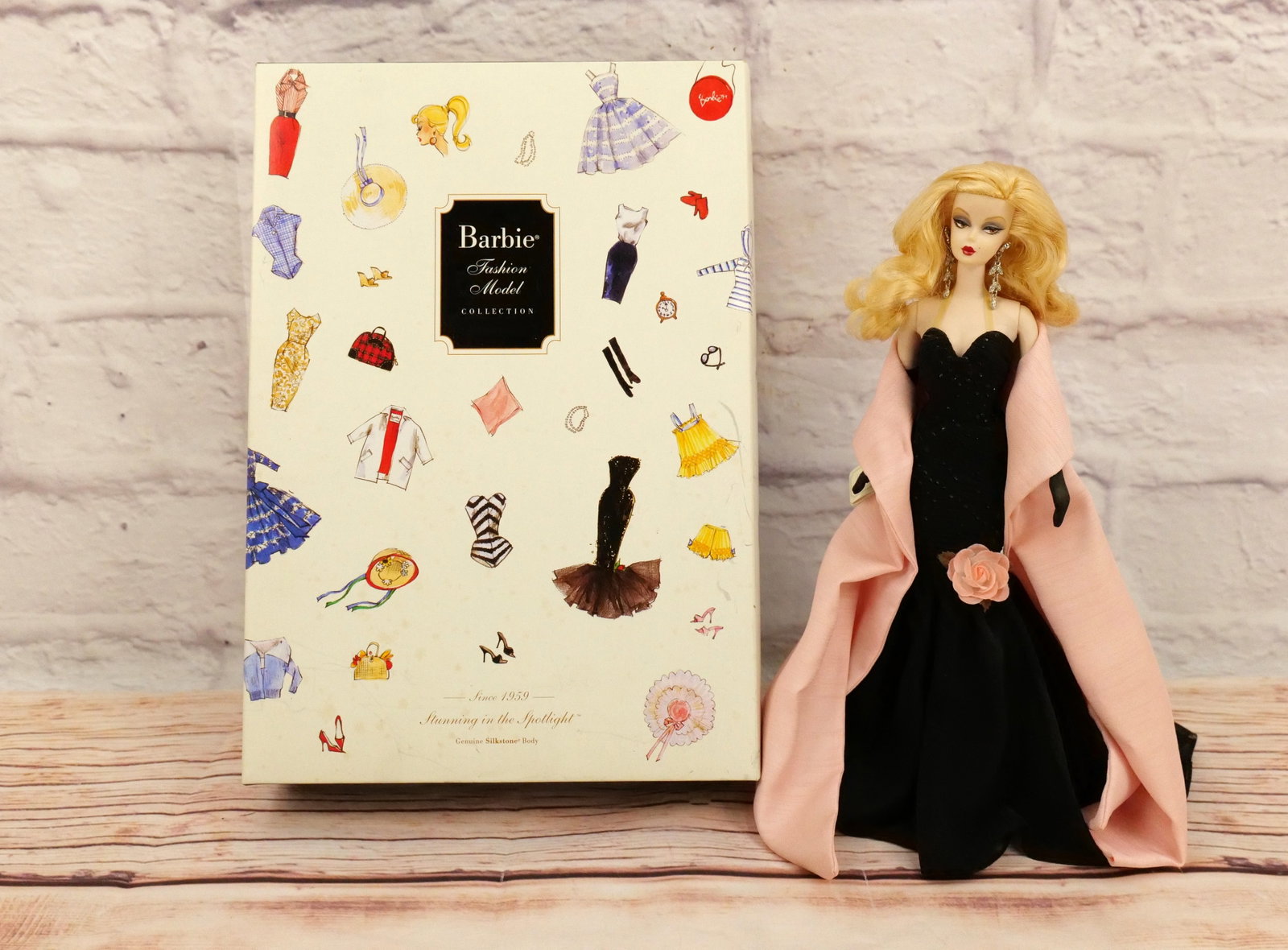 Silkstone Stunning in the Spotlight Barbie Doll: Silkstone Stunning in the Spotlight Barbie Doll - Barbie Fashion Model Collection - Gold Label Limited Edition - 50th Anniversary Doll. Complete in Box. This collection came from an estate who did enj