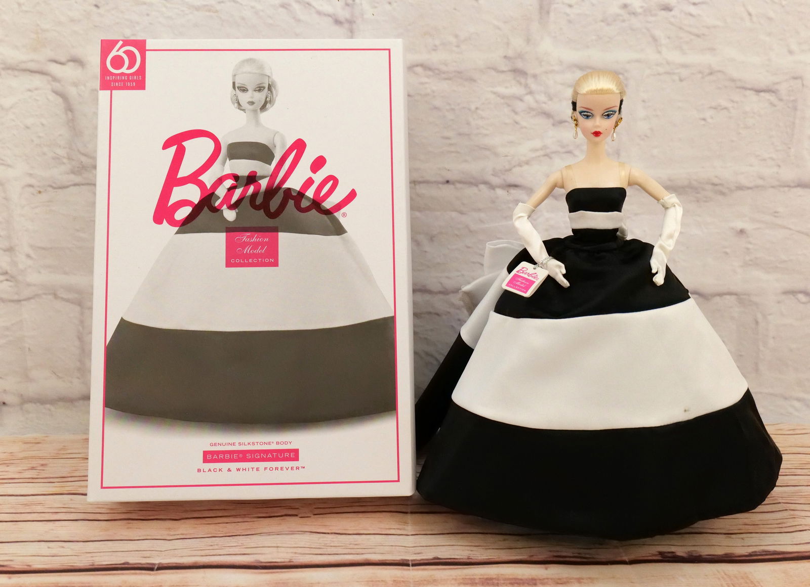 Silkstone Black & White Forever Barbie Doll (1 of 11)