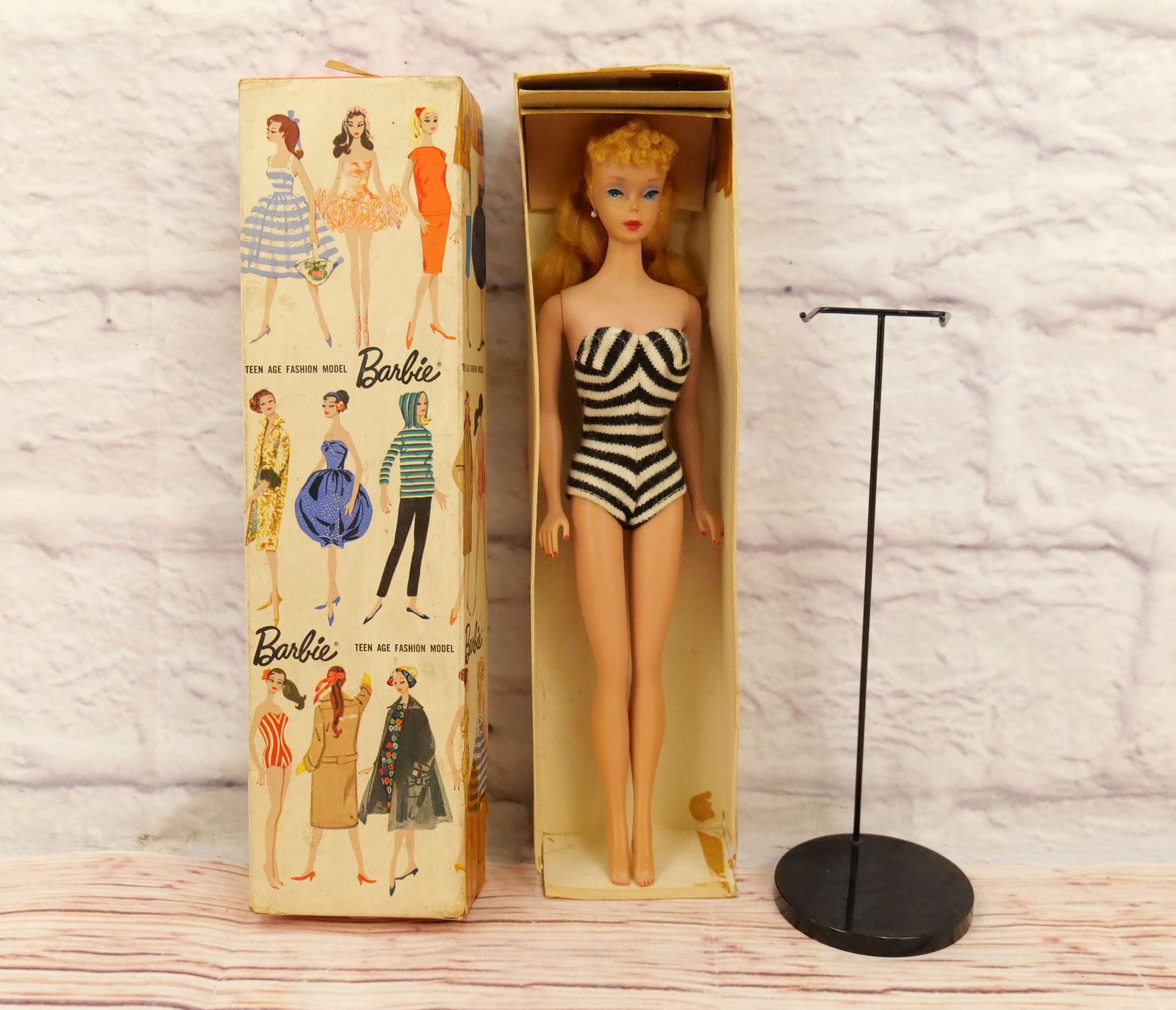 Vintage Barbie #4 - Blonde Ponytail (1 of 18)