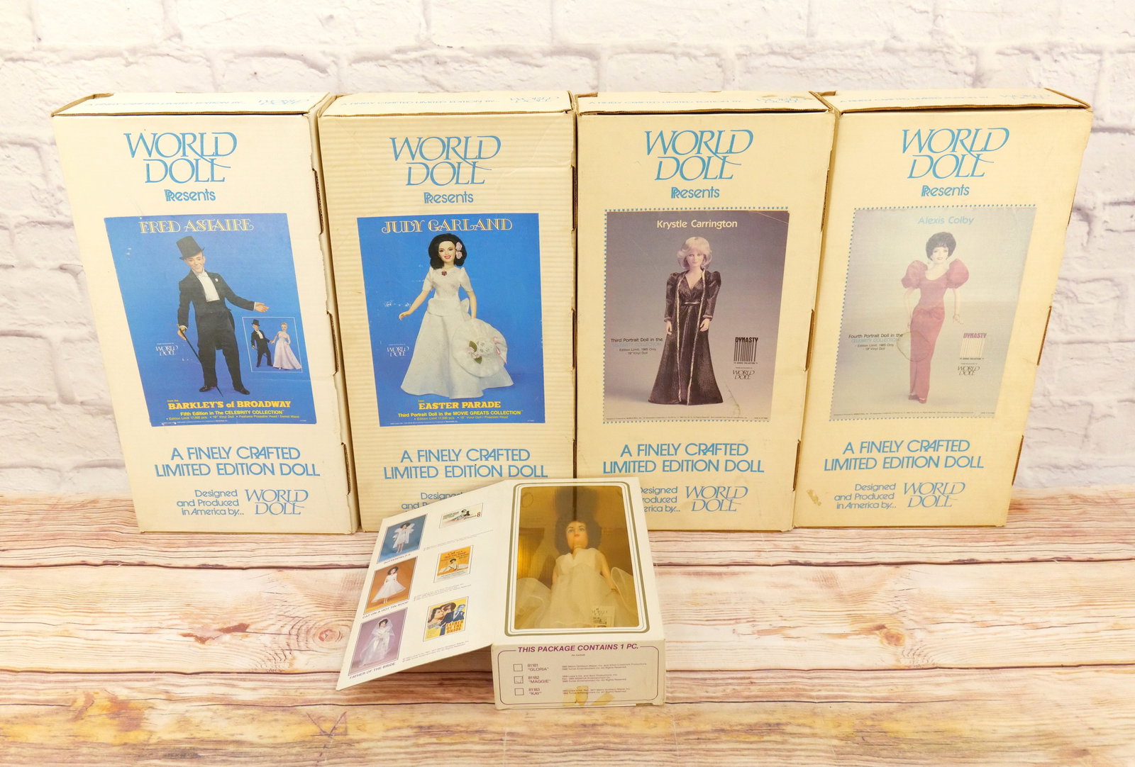 Lot of 5 World Dolls - Vinyl (1 of 20)