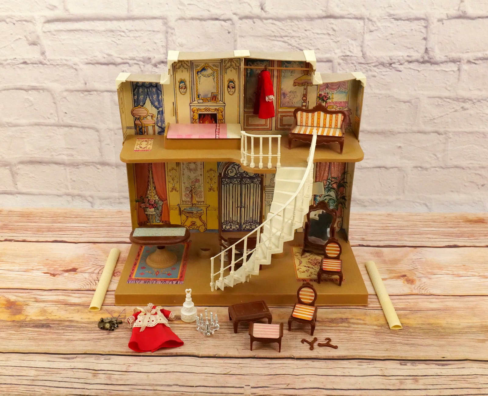 Knickerbocker Little Orphan Annie Dollhouse: Knickerbocker Little Orphan Annie Dollhouse. Comes with some furniture. No Box. Needs a little TLC. All invoices must be paid within 24 hours of the sale. We offer multiple shipping options please rea