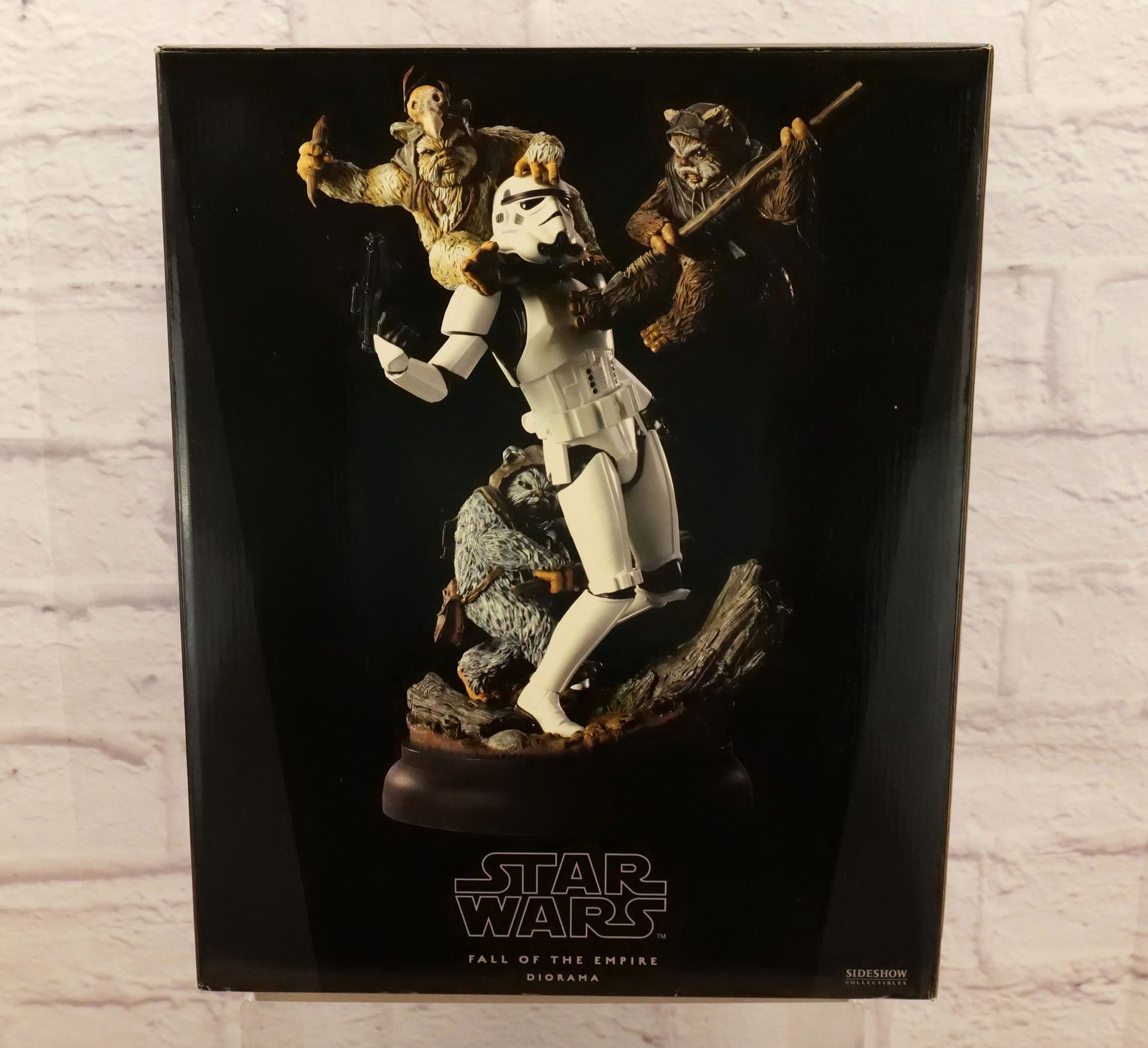 Sideshow Star Wars Fall of the Empire Diorama: Sideshow Collectibles Star Wars Fall of the Empire Diorama. Limited Edition #282/700. New in Box. All invoices must be paid within 24 hours of the sale. We offer multiple shipping options please read
