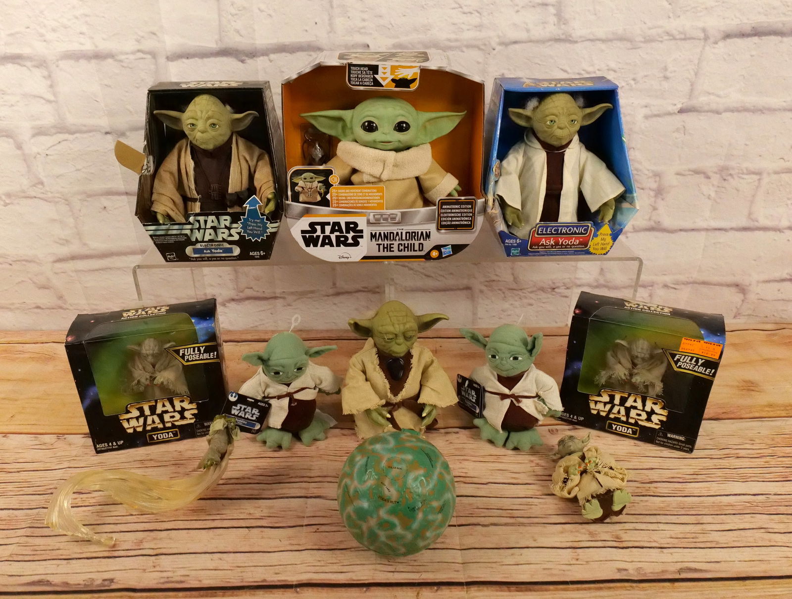 Lot of Star Wars Yoda/Grogu Collectibles (1 of 8)