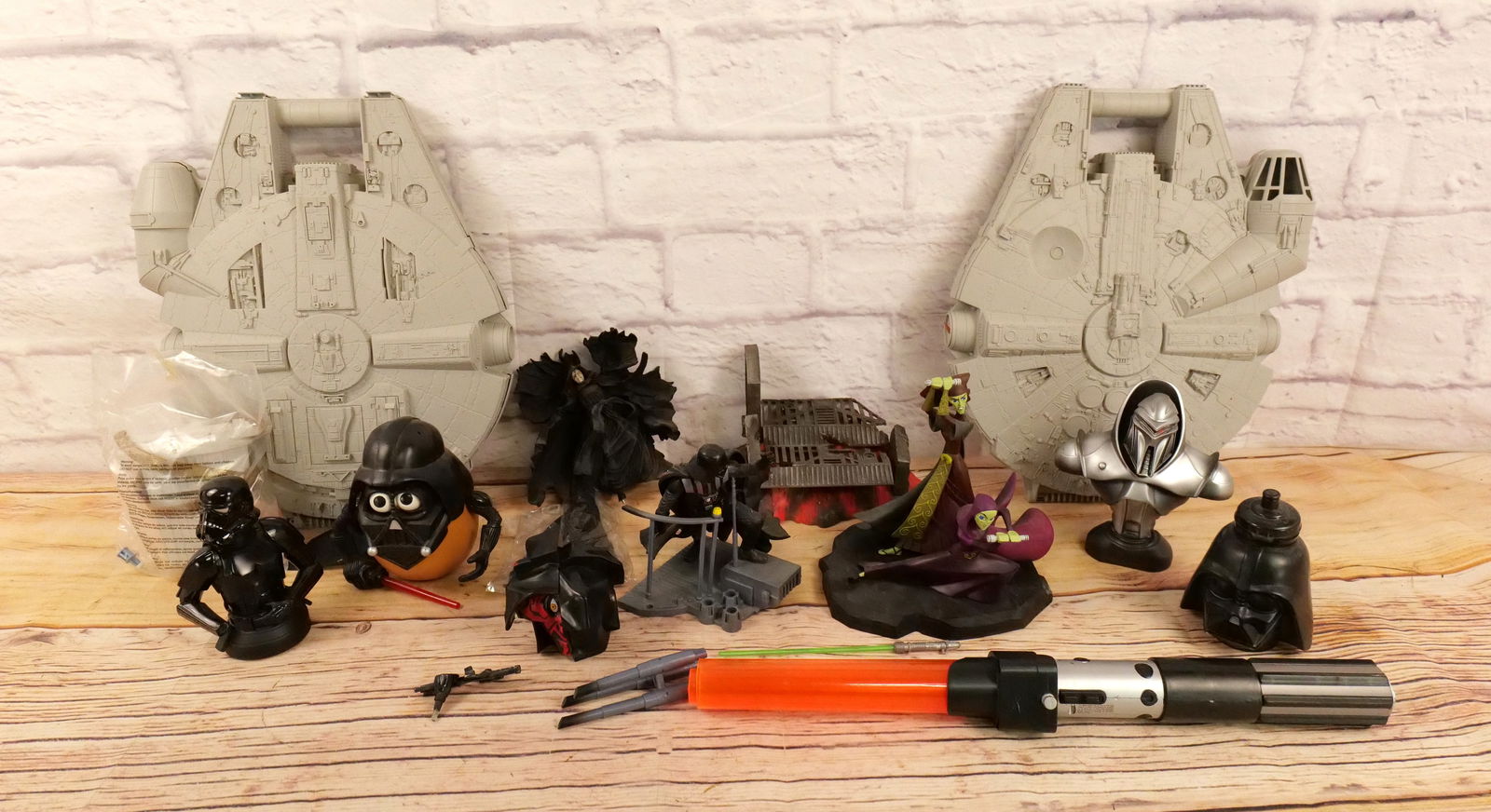Lot of Loose Star Wars Collectibles (1 of 8)