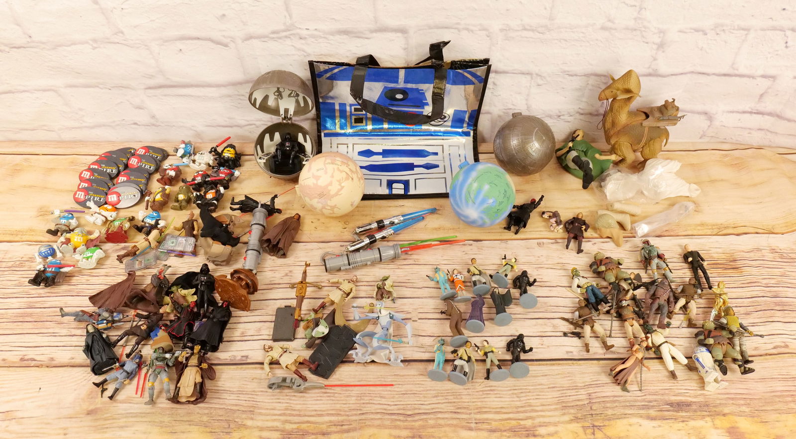 Lot of Loose Star Wars Collectibles (1 of 9)