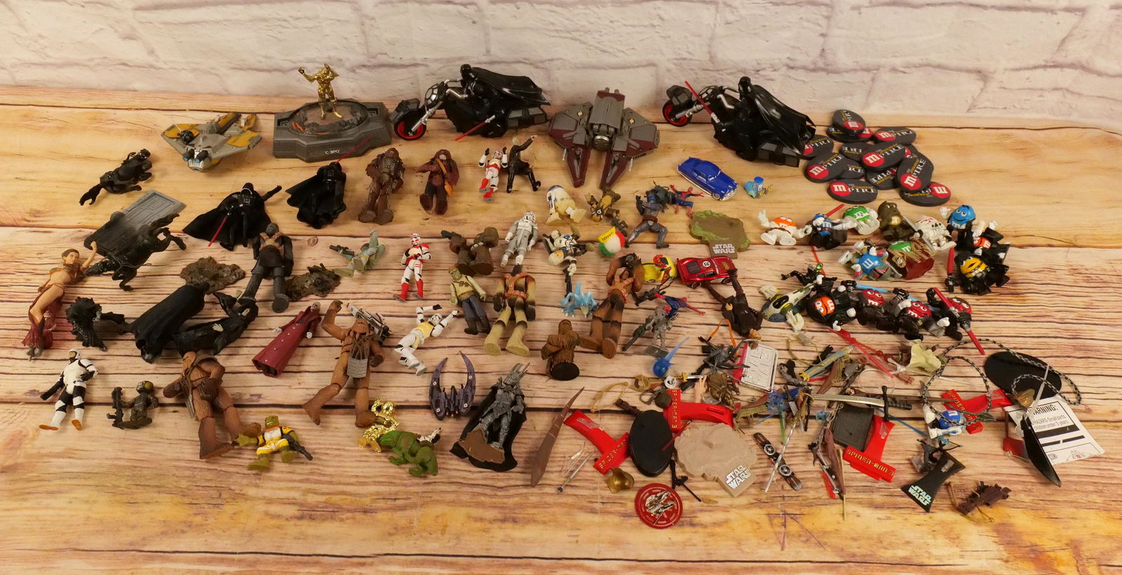Lot of Loose Star Wars Action Figures (1 of 14)