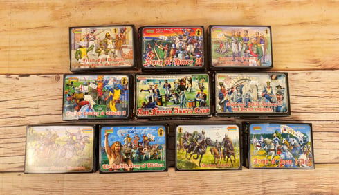 Lot of 10 Strelets Plastic 1:72 Scale Military Figures