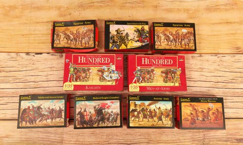 Lot of 9 Military 1:72 Scale Plastic Figures