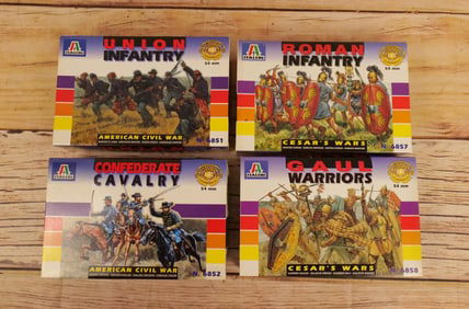 Lot of 4 Italeri Plastic 1:32 Scale Military Figures