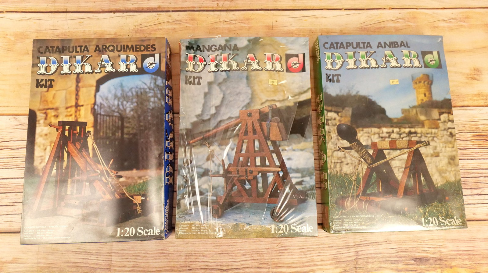 Lot of 3 Dikar 1:20 Scale Weapon Kits: Lot of 3 Dikar 1:20 Scale Weapon Kits. Including Catapulta Anibal, Mangana, and Catapulta Arquimides. 2 are semi-sealed in box (cellophane is ripping) and other is opened. Opened appears to be complet