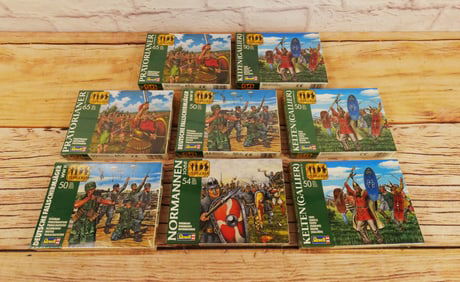 Lot of 8 Revell 1:72 Scale Military Figures