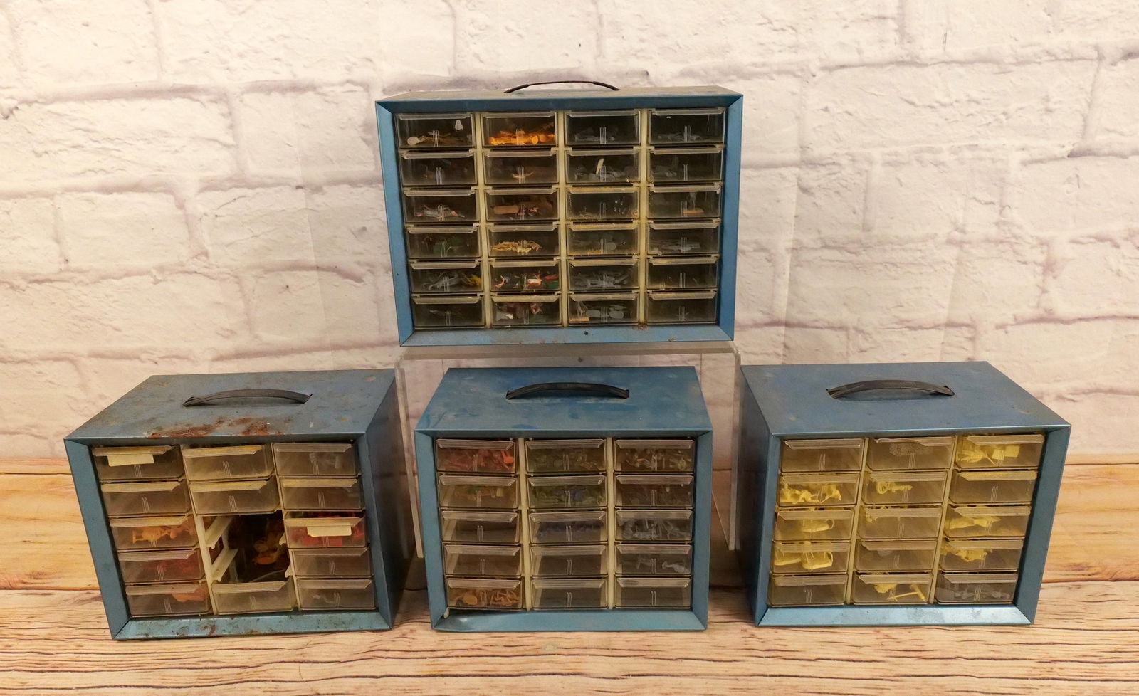 Large Lot of Plastic HO-00 Scale Figures (1 of 13)