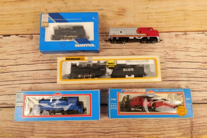 Lot of HO Scale Engines