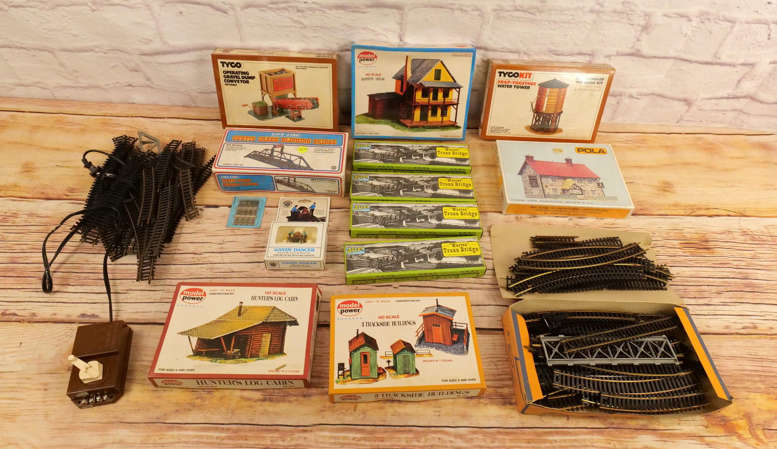 Lot of HO Scale Track and Accessories (1 of 15)