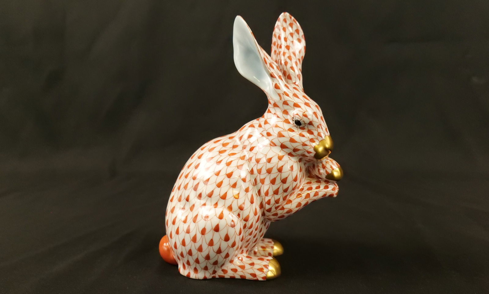 Herend Porcelain Large Fishnet Bunny Figurine (1 of 8)