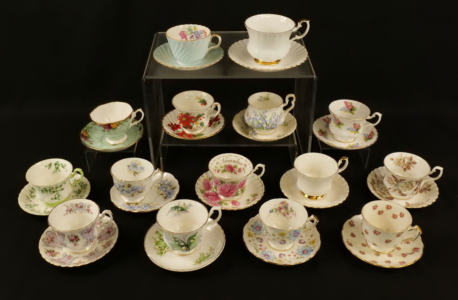 Group Lot of 15 Royal Albert and Aynsley Cups & Saucers (1 of 17)