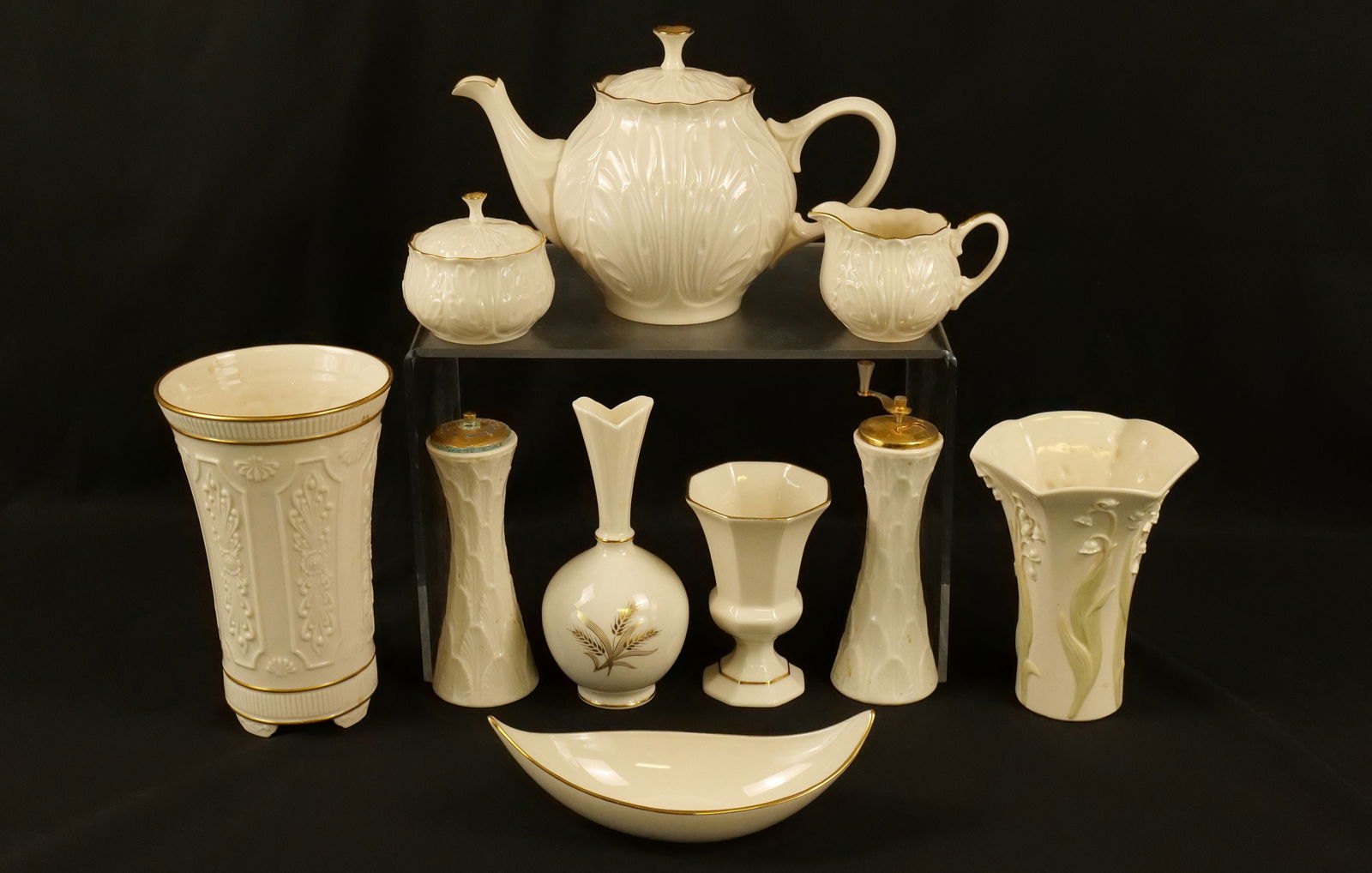 Group Lot of Teapots and Dessert Plates (1 of 19)