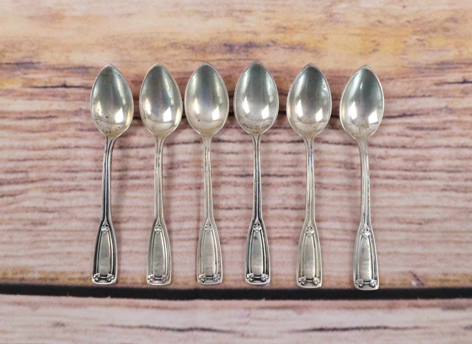 Tiffany & Co St. Dunstan Set of 6 Spoons: Tiffany & Co St. Dunstan set of (6) spoons. Measures 4" long. Weighs approx. 105.2 grams. All invoices must be paid within 24 hours of the sale. We offer multiple shipping options please read the ship