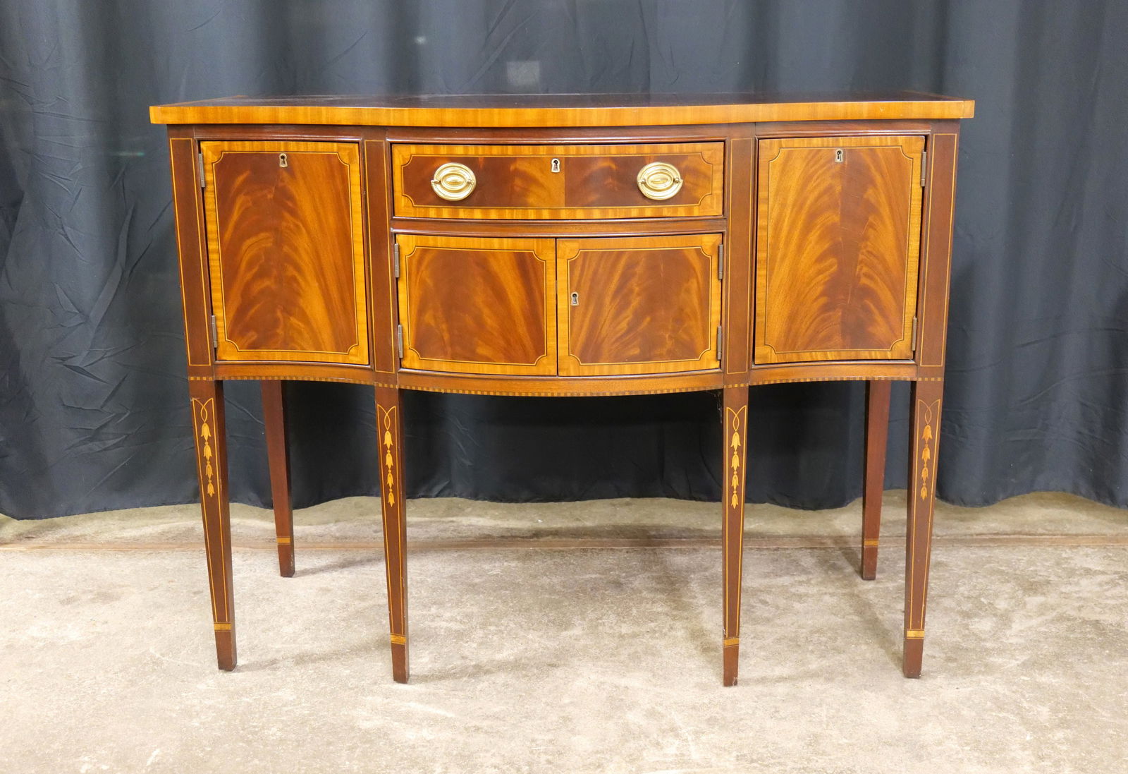 Councill Craftsman Banded Mahogany Hepplewhite Sideboard (1 of 11)