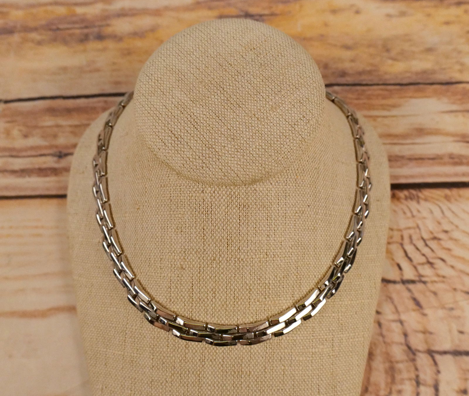 Italian Reversible 18K White/Yellow Gold Necklace: Italian Reversible 18K White/Yellow Gold Necklace. 18K Italian made reversible watch link necklace by Chimento featuring 1 side in 18K white Gold and the reverse in 18K yellow gold with a tongue clasp