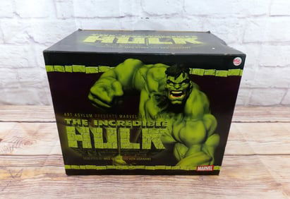 Art Asylum Marvel Milestones The Incredible Hulk Statue