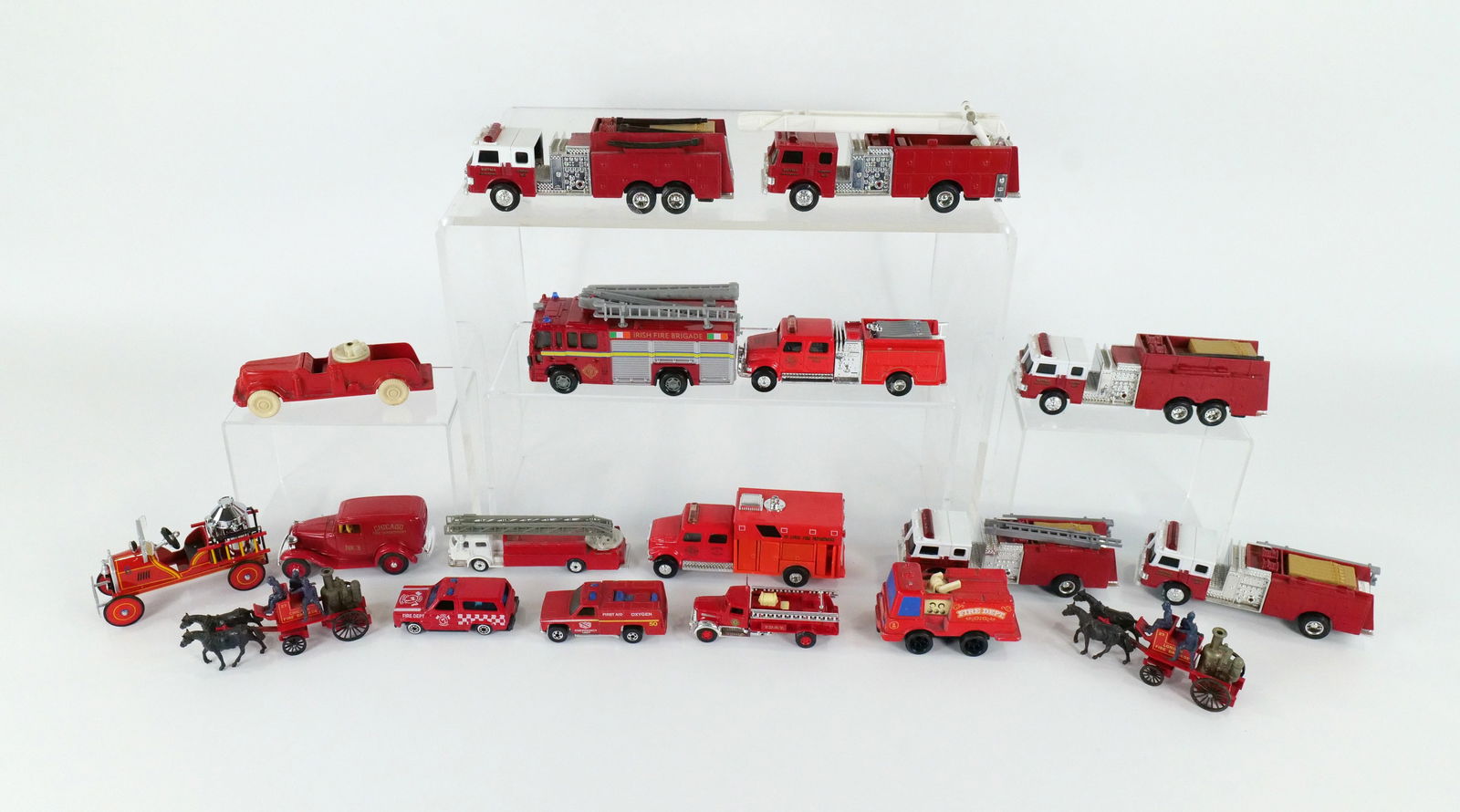 Lot of 18 Loose Fire Vehicles (1 of 9)