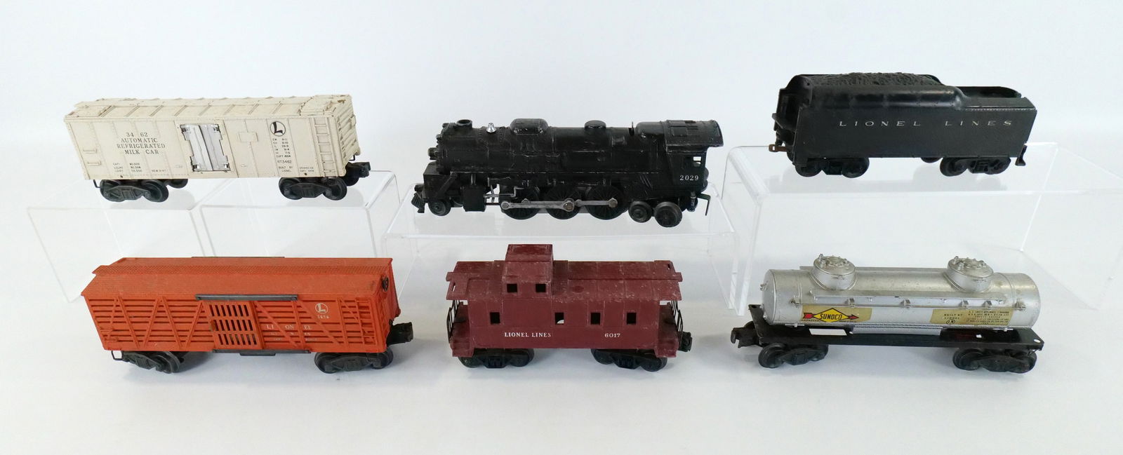 Lot of Loose Post War Lionel Trains (1 of 20)