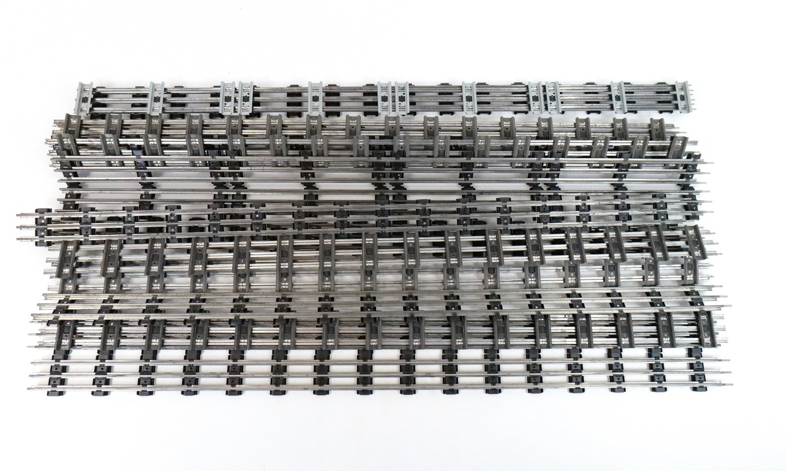 Lot of Extended Tubular Straight Train Track: Lot of Extended Tubular Straight Train Track. O Gauge All invoices must be paid within 24 hours of the sale. We offer multiple shipping options please read the shipping terms to understand your option