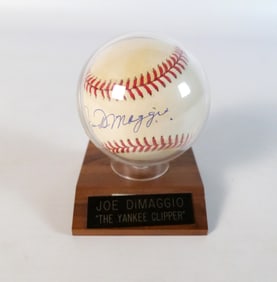 Joe DiMaggio Autograph Baseball