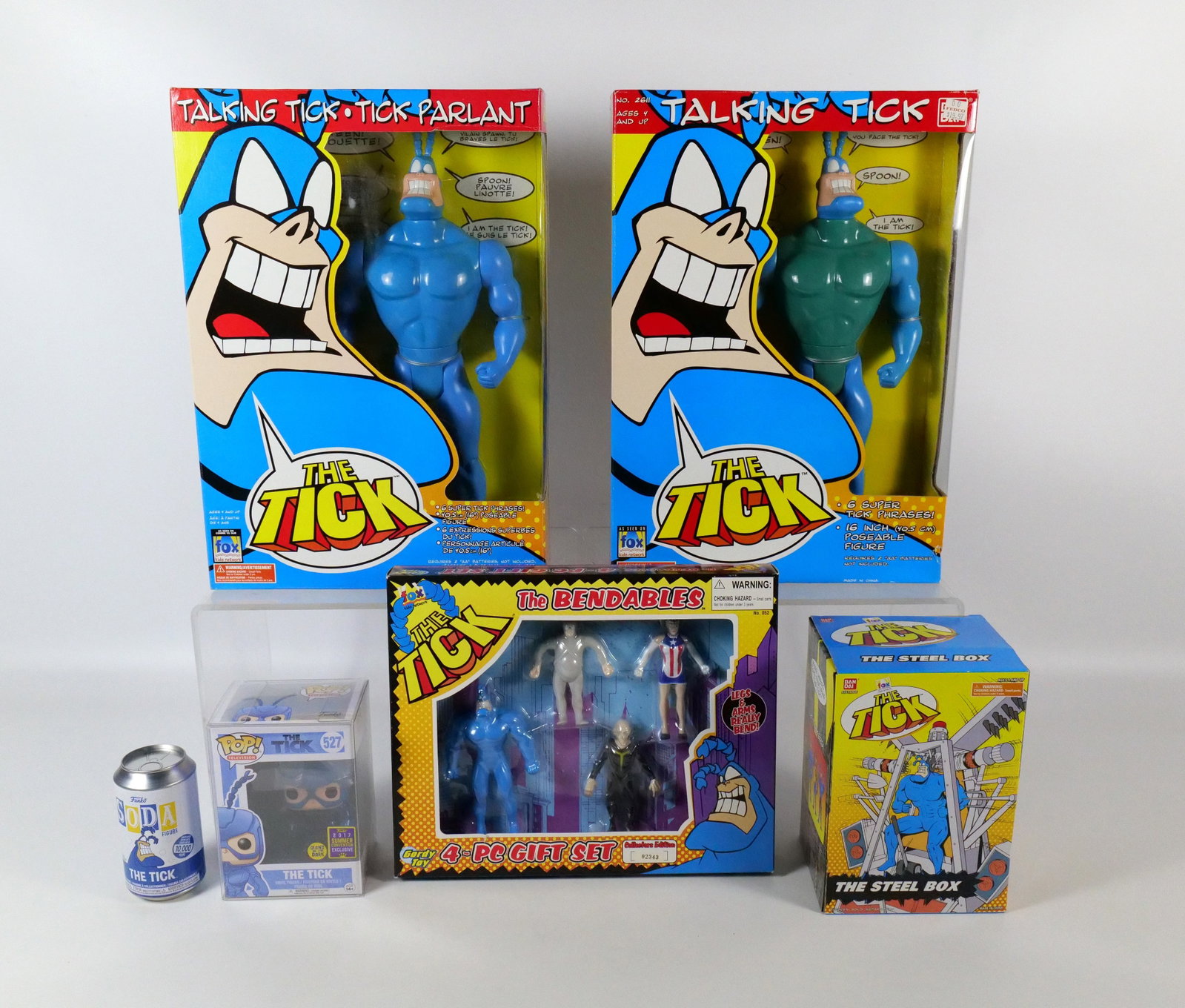 Lot of The Tick Collectibles: Lot of The Tick Collectibles including Talking Tick - Open Box - Some discoloration, Talking Tick-Tick Parlant, The Tick Bendables, Funko Soda, Funko Pop The Tick #527 - Summer Convention Exclusive an