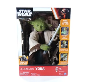 Disney Star Wars Legendary Yoda Figure
