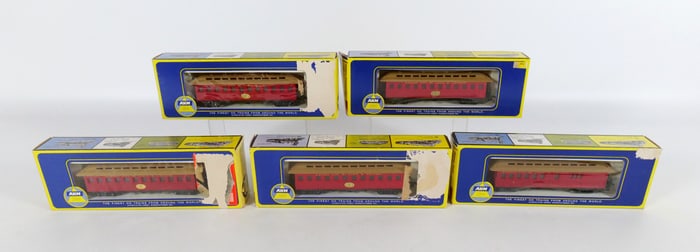 AHM HO Scale Passenger Car Set