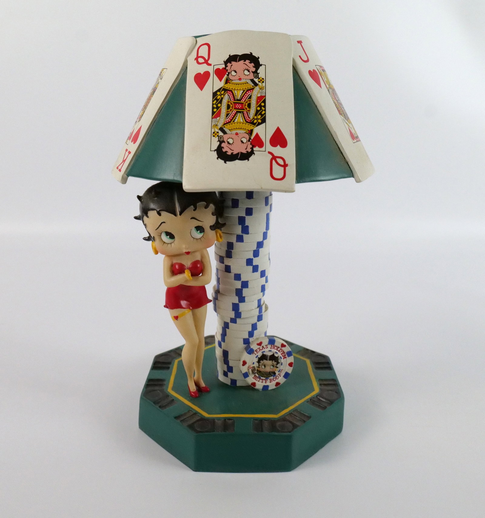Betty Boop Light Up Texas Hold'Em Table Lamp: Betty Boop Light Up Texas Hold'Em Table Lamp. Some corrosion to the battery chamber. Measures 11" tall x 6" wide. All invoices must be paid within 24 hours of the sale. We offer multiple shipping opti