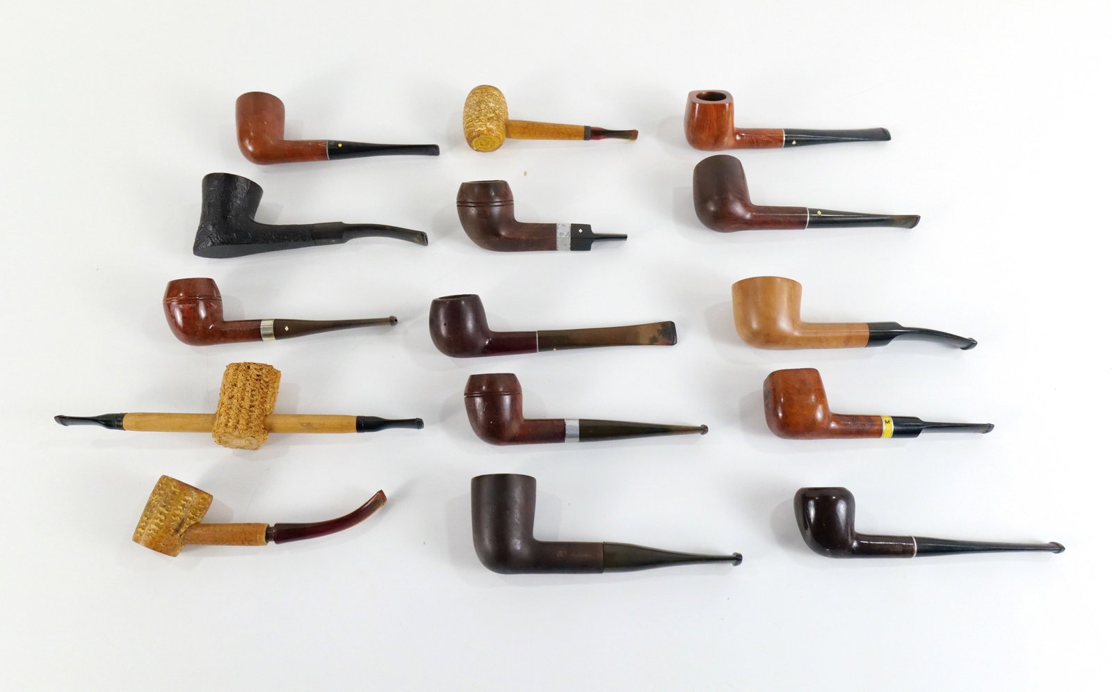 Lot of Pipes - Many Signed: Lot of Pipes. Including Belvedere, Kaywoodie, Royal Duke, Willard, Gasparini, Yello Bole Spartan, Briar Spectator, Briar Medico, 2 Meerschaum Corn Cob, and Others Unsigned. All invoices must be paid w